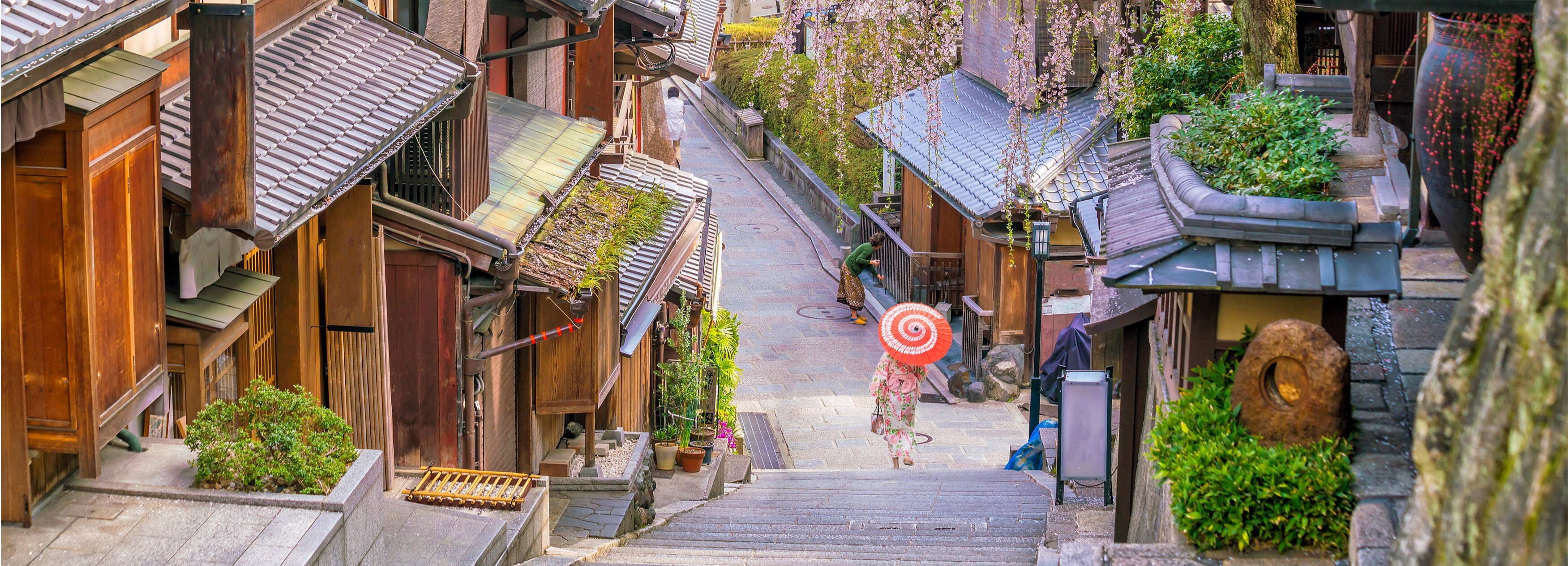 Booking Image - Old town Kyoto, the Higashiyama District during sakura season